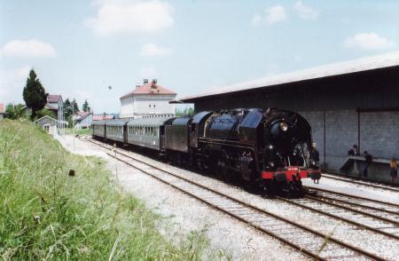           La Gare de Saint-Laurent. Jura   Midi l'heure du repas